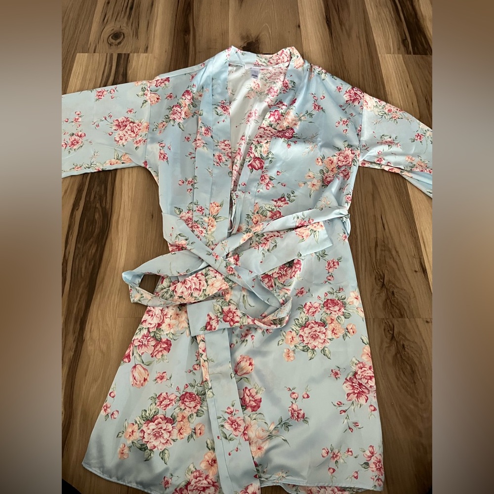 Flora Nikrooz Pale Blue Peony Satin Wrap Robe | Women’s small